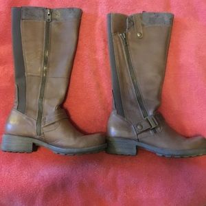 Earthies Moto  boot. Taupe leather